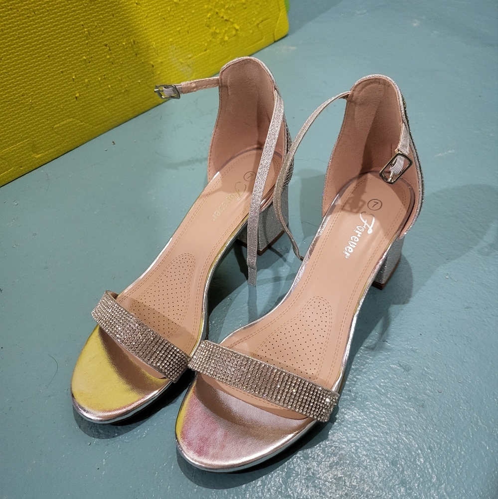 High heels size 7 US